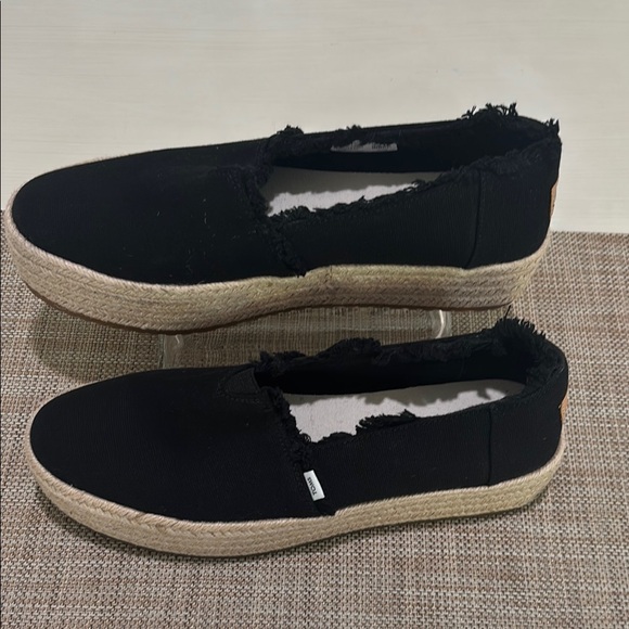 Toms Shoes - Toms Valencia Black Espadrille Platform Slip-Ons. 10. Excellent condition. Nice!